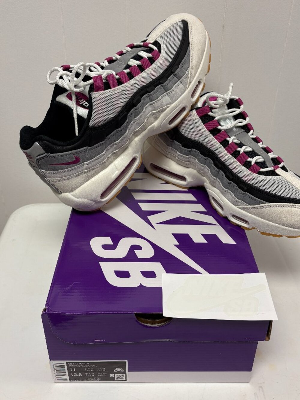 Nike Air Max 95 SB Cactus Flower (HF7545-100), Size 11 (Small factory flaw)